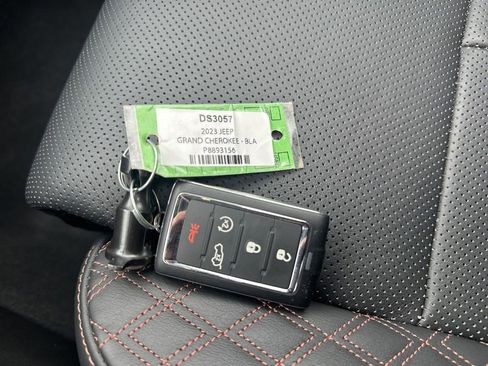 Used 2023 Jeep Grand Cherokee Summit w/ Luxury Tech Group V AWD/4WD image 37