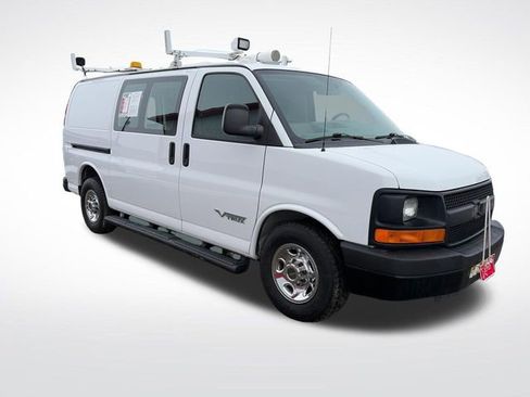 Used 2014 Chevrolet Express 2500 RWD image 9
