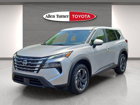 Used 2024 Nissan Rogue SV AWD/4WD image 3
