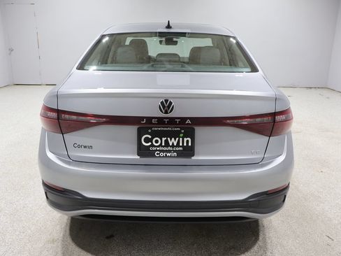 Used 2025 Volkswagen Jetta SE FWD image 3
