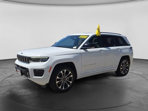 Used 2023 Jeep Grand Cherokee Overland AWD/4WD image 5