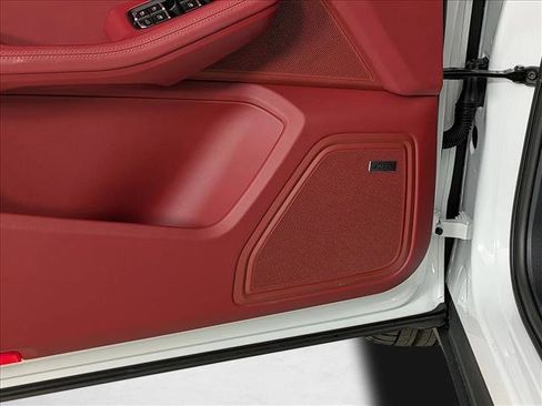 New 2026 Porsche Macan image 14