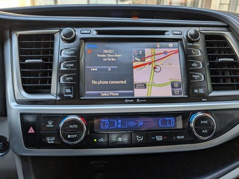 Used 2015 Toyota Highlander Limited FWD image 15