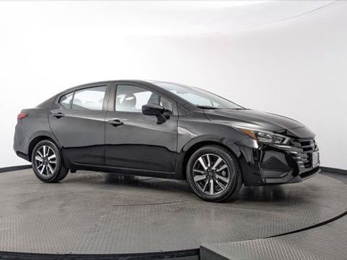 Used 2025 Nissan Versa SV FWD image 11