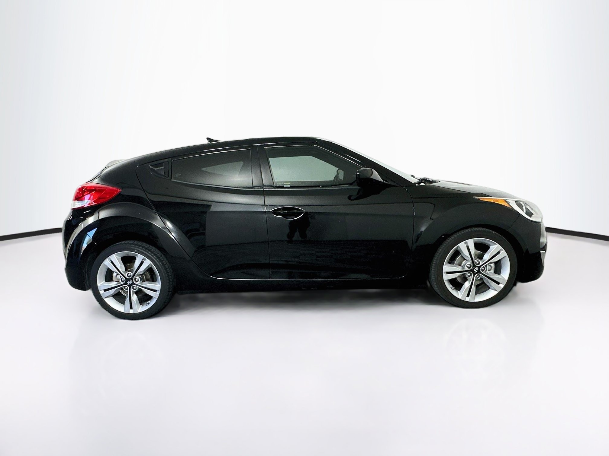 Used 2017 Hyundai Veloster Value Edition FWD image 10