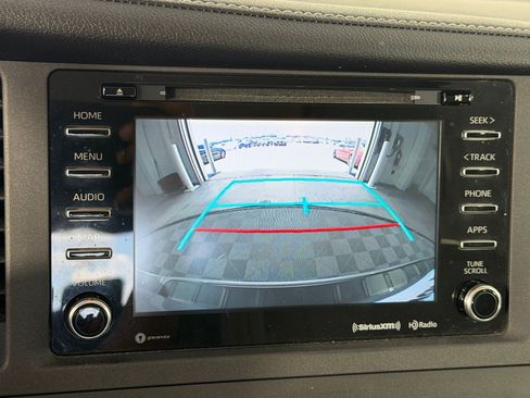 Used 2018 Toyota Sienna XLE w/ XLE Navigation Package FWD image 18