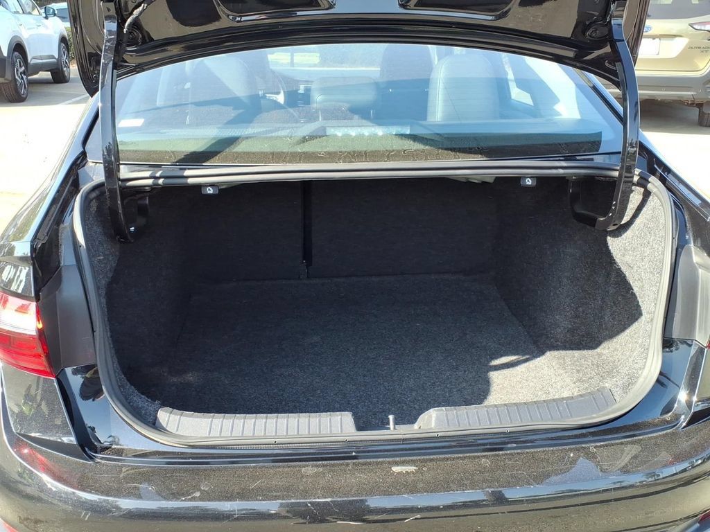 Used 2024 Volkswagen Jetta SE FWD image 5