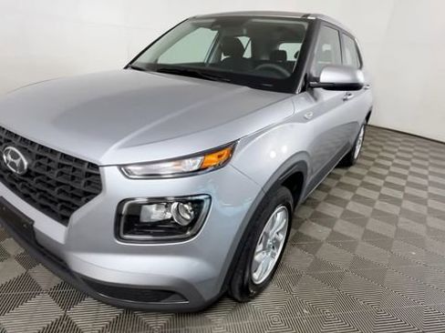 Used 2025 Hyundai Venue SE FWD image 10
