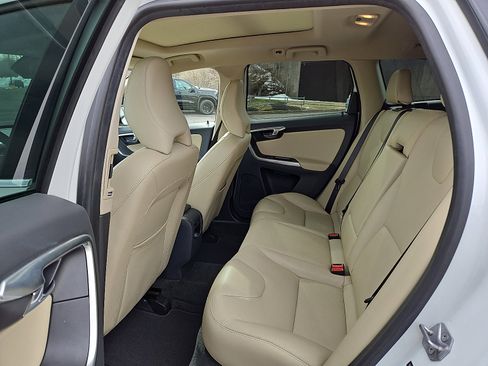 Used 2016 Volvo XC60 T6 w/ Protection Package image 10