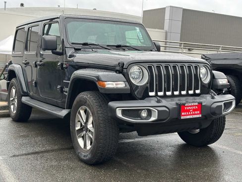 Used 2022 Jeep Wrangler Unlimited Sahara w/ Cold Weather Group AWD/4WD image 6