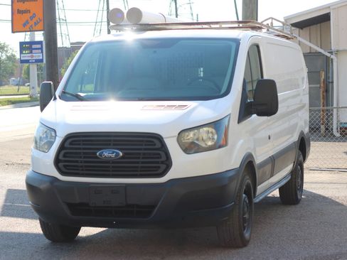 Used 2015 Ford Transit 250 130 Low Roof RWD image 3