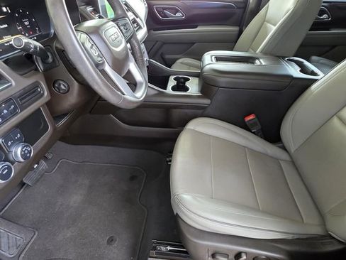 Used 2022 GMC Yukon XL SLT w/ SLT Luxury Package image 6