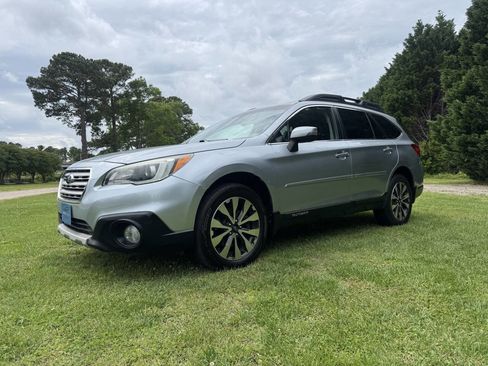 Used 2015 Subaru Outback 2.5i Limited image 3