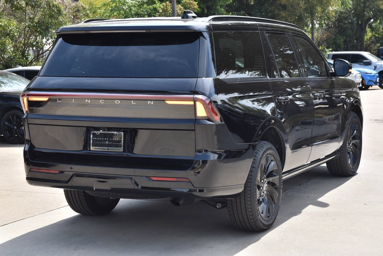 New 2026 Lincoln Navigator Reserve w/ Jet Appearance Package AWD/4WD image 7