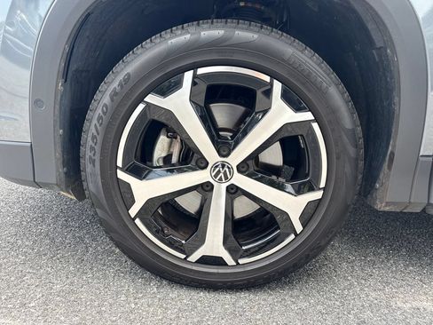 Certified 2025 Volkswagen Tiguan SE AWD/4WD image 28