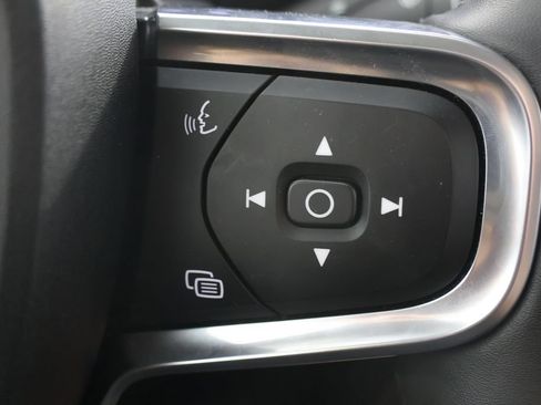 Used 2024 Volvo XC40 B5 Plus AWD/4WD image 12