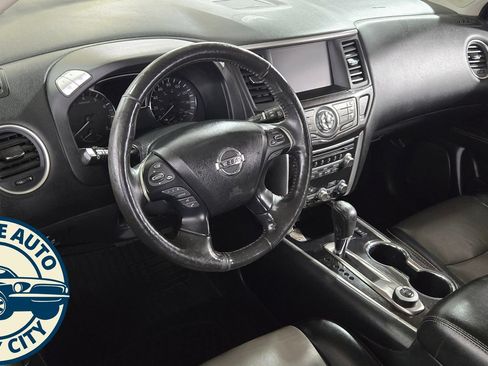 Used 2019 Nissan Pathfinder SL AWD/4WD image 11