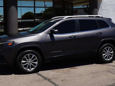 Used 2021 Jeep Cherokee Latitude Lux w/ Comfort/Convenience Group AWD/4WD image 7