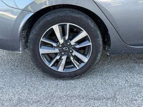 Used 2025 Nissan Versa SV FWD image 10