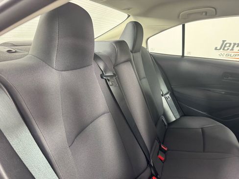 Used 2025 Toyota Corolla LE image 27