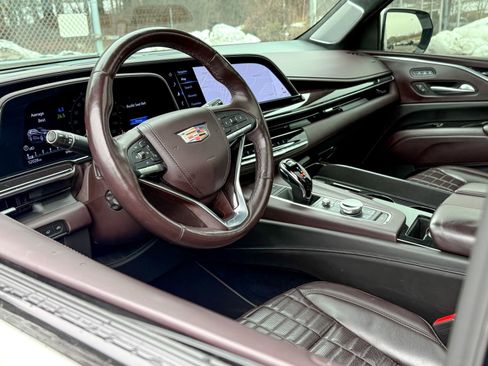 Used 2022 Cadillac Escalade Sport Platinum w/ LPO, ONYX Package image 13