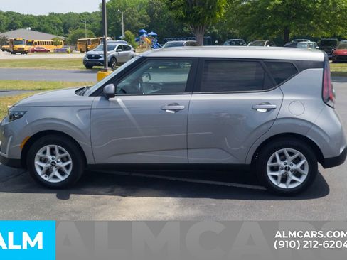 Used 2024 Kia Soul LX w/ Option Group 015 FWD image 11