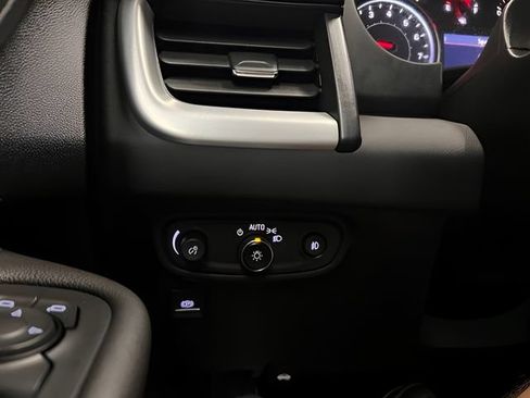 Used 2023 GMC Terrain SLT AWD/4WD image 19