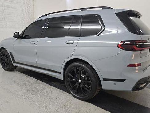 Used 2023 BMW X7 xDrive40i w/ M Sport Package AWD/4WD image 4