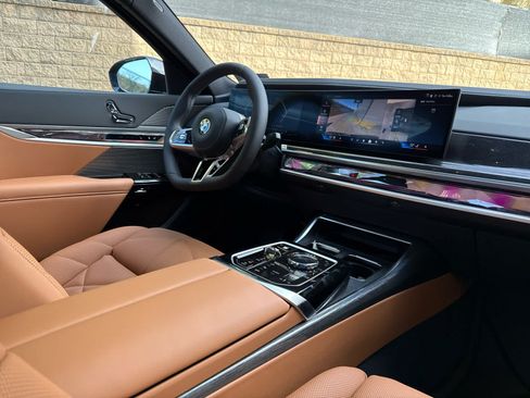 Used 2026 BMW 740i xDrive w/ Premium Package AWD/4WD image 10