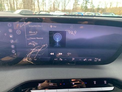 Used 2025 Buick Enclave Sport Touring image 24