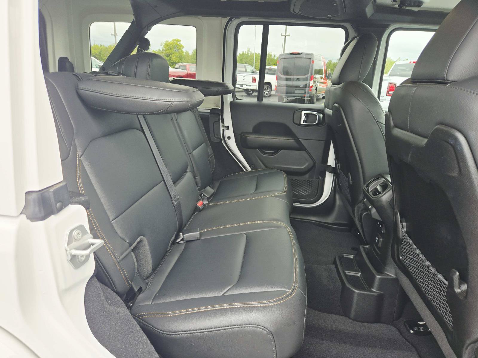 Used 2025 Jeep Wrangler Unlimited Sahara AWD/4WD image 17