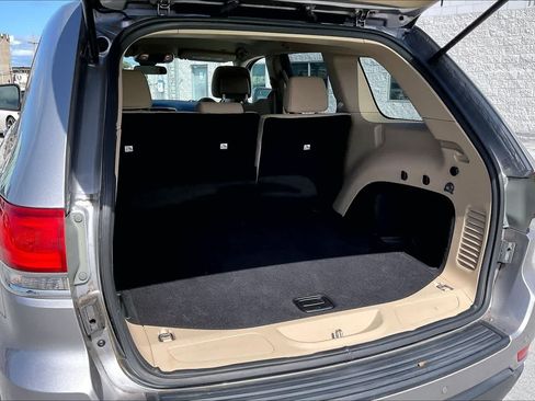 Used 2018 Jeep Grand Cherokee Laredo RWD image 18
