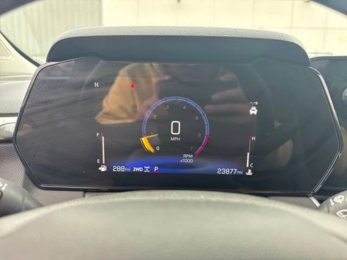 Used 2025 Chevrolet TrailBlazer LT AWD/4WD image 13
