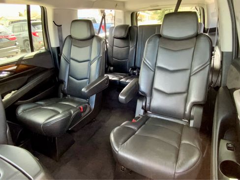 Used 2020 Cadillac Escalade ESV Luxury AWD/4WD image 25