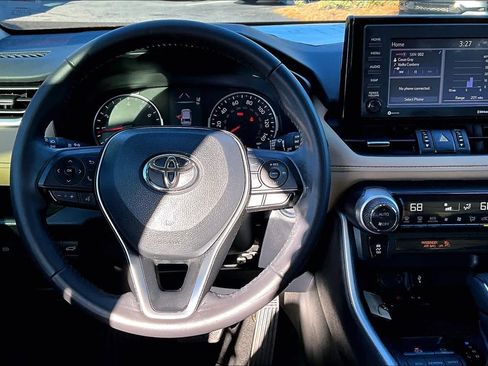 Used 2022 Toyota RAV4 XLE Premium image 5