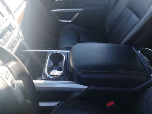 Used 2019 Nissan Titan SL w/ Chrome Package image 13