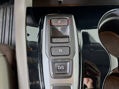 Used 2018 Honda Pilot Touring image 25