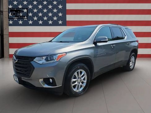 Used 2020 Chevrolet Traverse LT w/ LPO, Black Accent Package AWD/4WD image 1