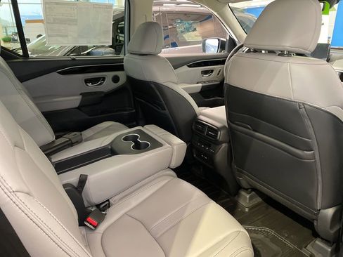 New 2025 Honda Pilot EX-L image 12