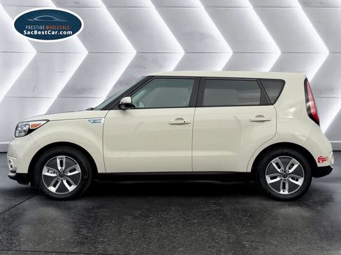 Used 2017 Kia Soul EV + image 5