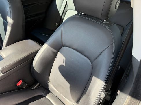 Used 2017 Jaguar XE Premium image 29