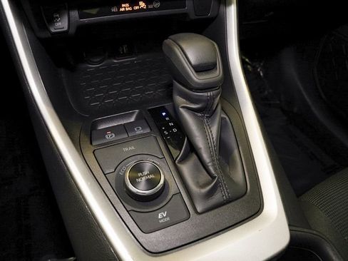 Certified 2025 Toyota RAV4 LE AWD/4WD image 14