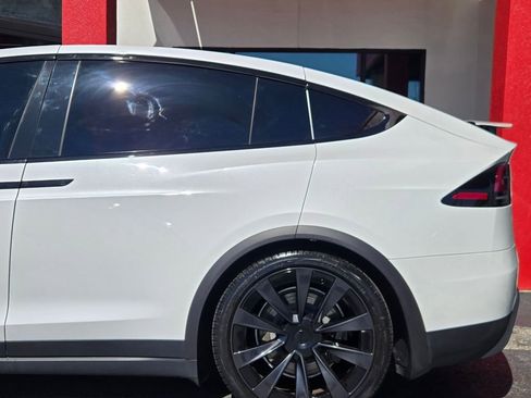 Used 2022 Tesla Model X Base image 6