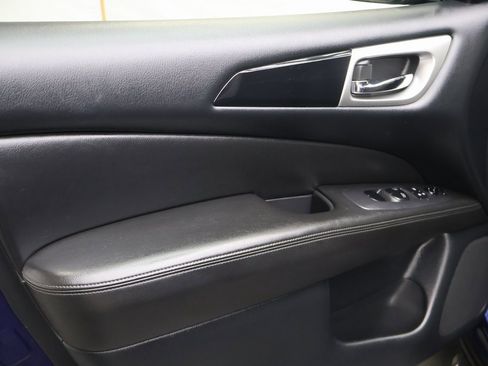 Used 2019 Nissan Pathfinder SV w/ Cargo Package image 16