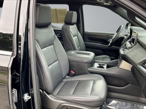 Used 2022 Chevrolet Tahoe LT w/ Luxury Package RWD image 7