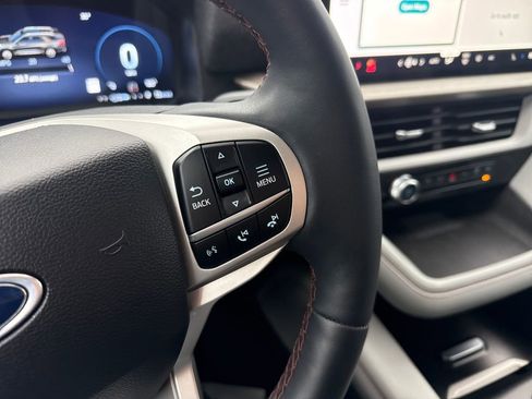 Used 2025 Ford Explorer Active w/ Active Comfort Package image 39