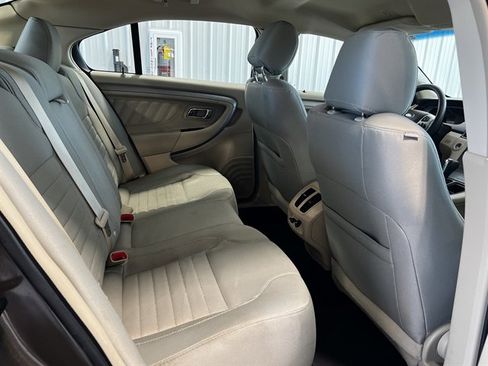Used 2015 Ford Taurus SE image 21