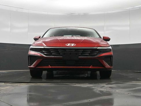 Certified 2025 Hyundai Elantra Limited image 33