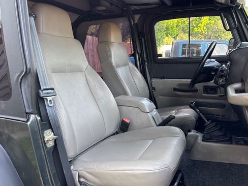 Used 2004 Jeep Wrangler X w/ Convenience Group AWD/4WD image 38