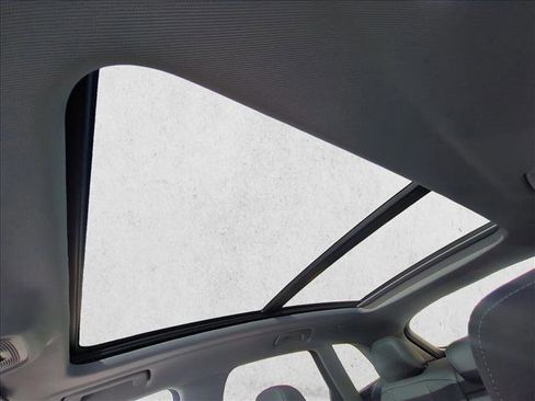 Used 2025 Audi Q5 Premium w/ Convenience Package image 23